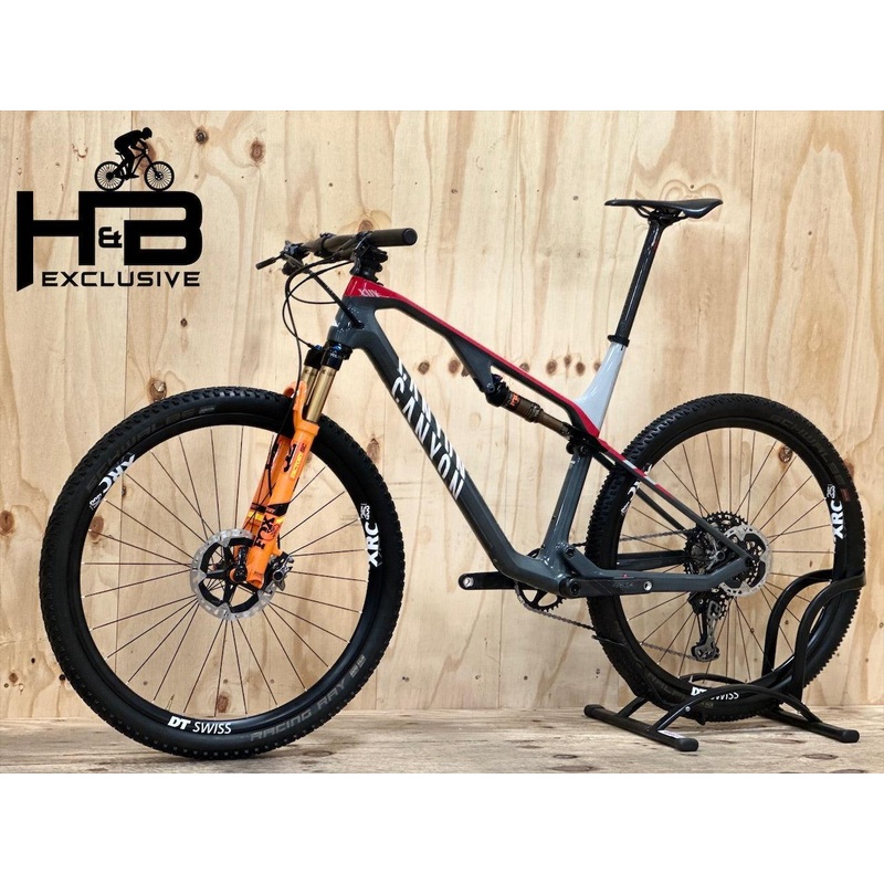 Canyon Lux CF SLX 9.0 Team 29 inch mountainbike